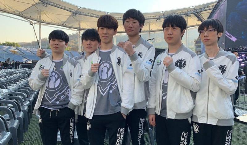 游客与当地 游客与当地